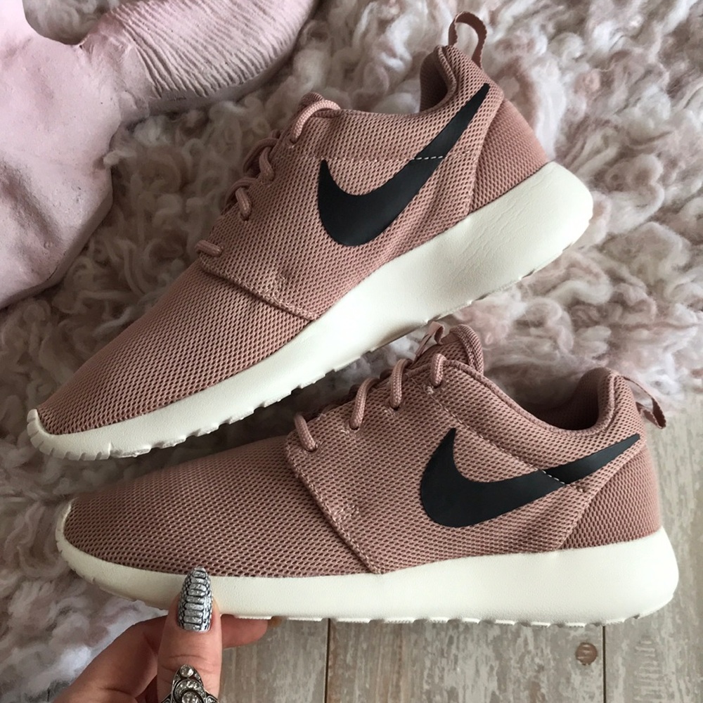 NWT Nike Roshe One Rare - Picture 5 of 7